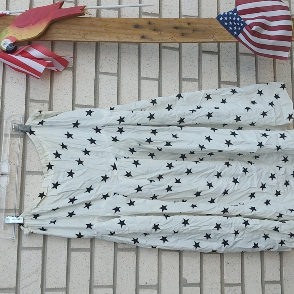 WHITE Skirt/Blue Stars - Picture 6 of 9